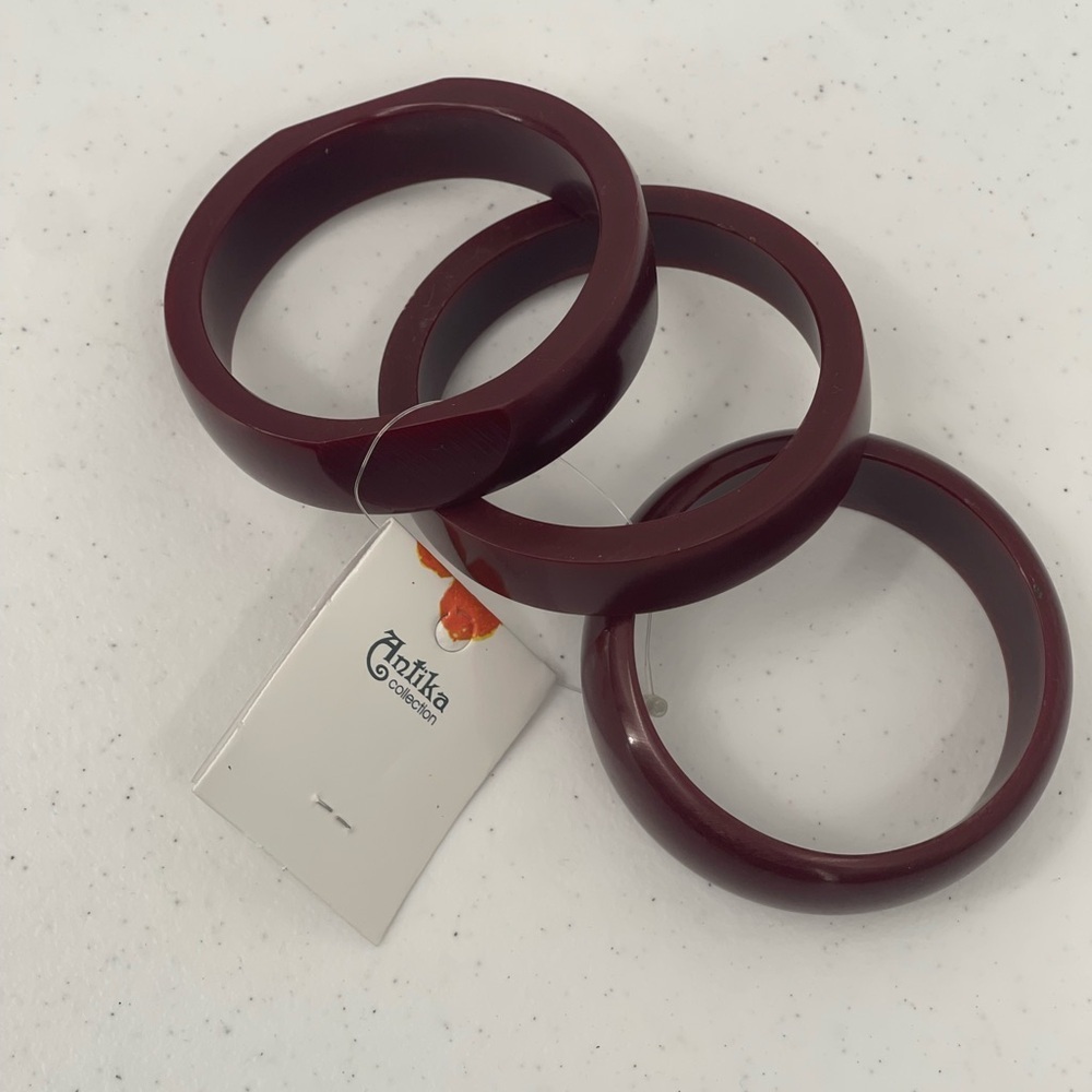 Antika nwt purple plum acrylic plastic bangle set